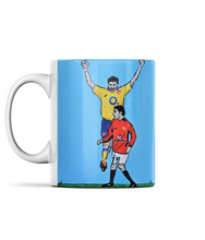 Load image into Gallery viewer, Mug - &#39;The Battle Of Old Trafford&#39; - Keown Vs Van Nistlerooy
